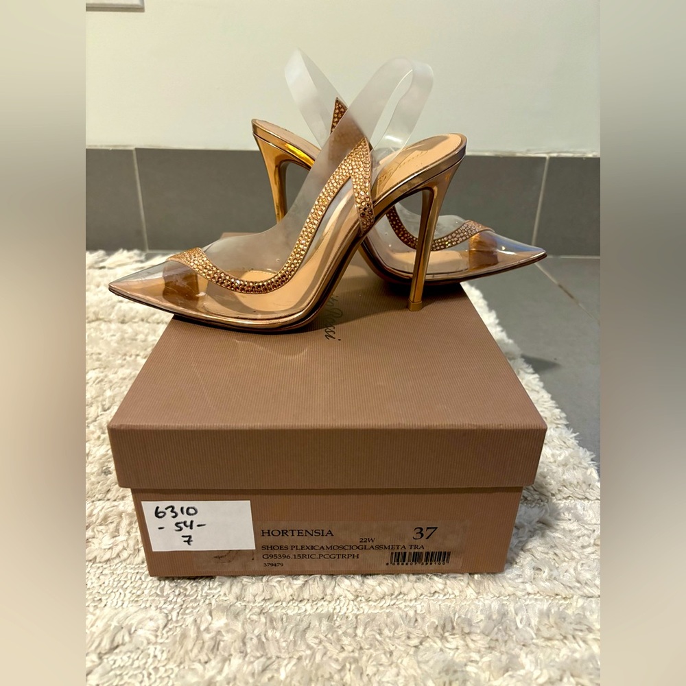 Gianvito Rossi Hortensia Slingback Pump 37